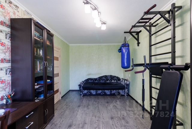 Продажа 3-комн квартиры на вторичном рынке Гатчина, улица Авиатриссы Зверевой, 13к2