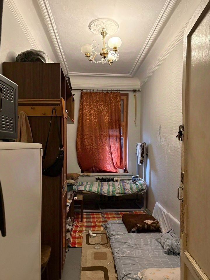 Продажа 4-комн квартиры на вторичном рынке 15-я Васильевского острова линия, 74Б