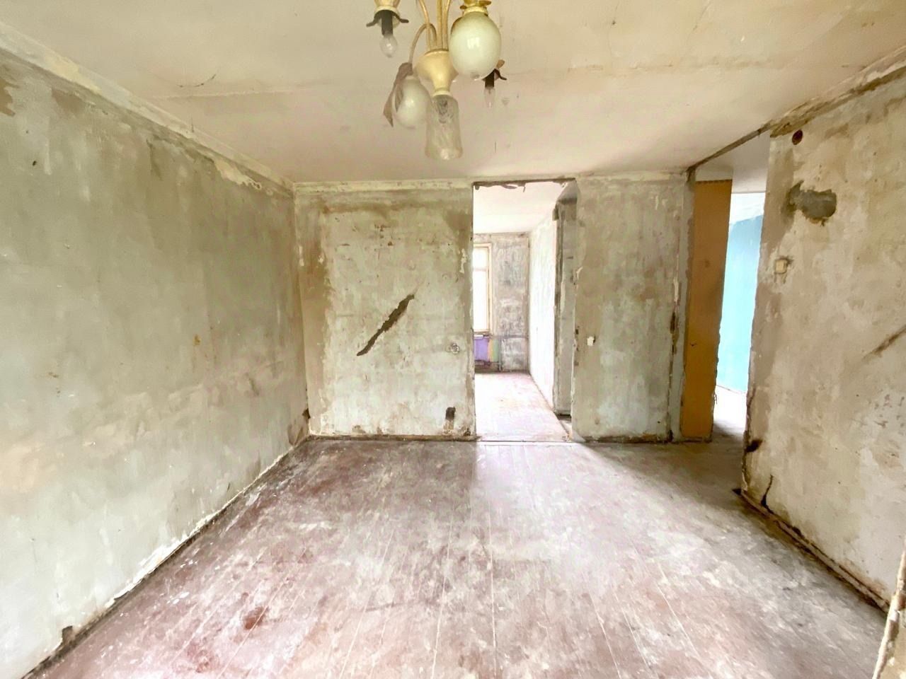 Продажа 4-комн квартиры на вторичном рынке Пикалево г., улица Спортивная, 8