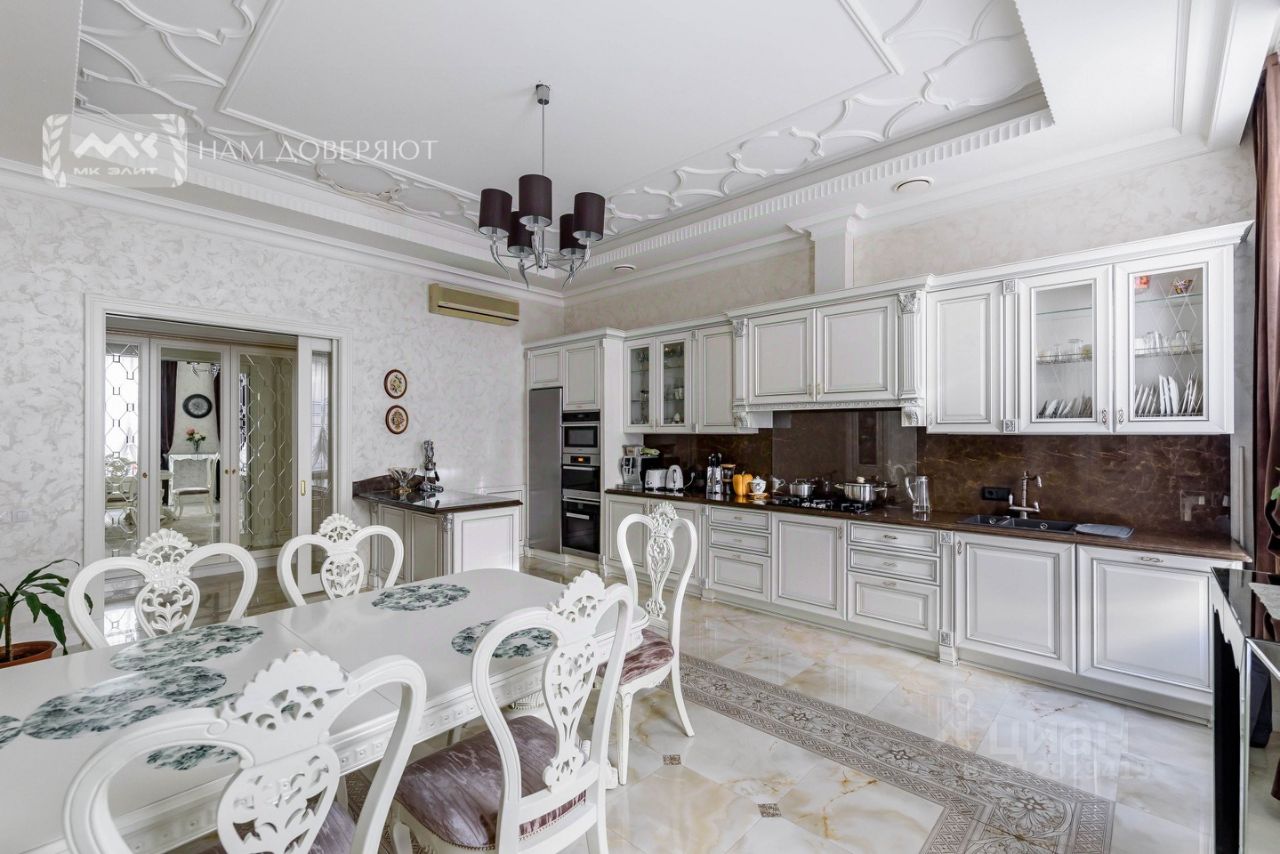 Продажа 4-комн квартиры на вторичном рынке Каменноостровский проспект, 9