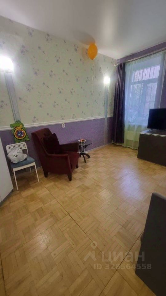 Продажа 3-комн квартиры на вторичном рынке 16-я Васильевского острова линия, 45