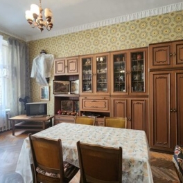 Продажа 3-комн квартиры на вторичном рынке 11-я линия,  д. 22