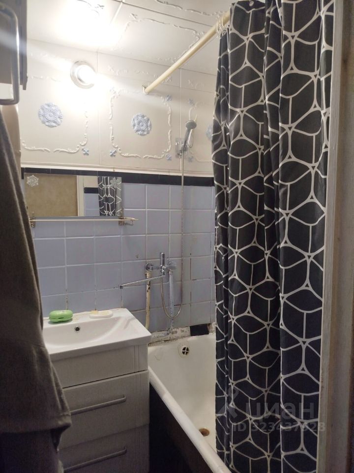 Продажа 2-комн квартиры на вторичном рынке улица Лескова, 10Б