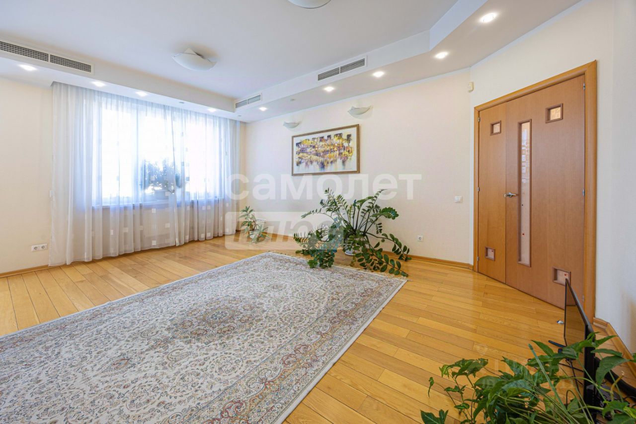 Продажа 4-комн квартиры на вторичном рынке улица Твардовского, 4К4