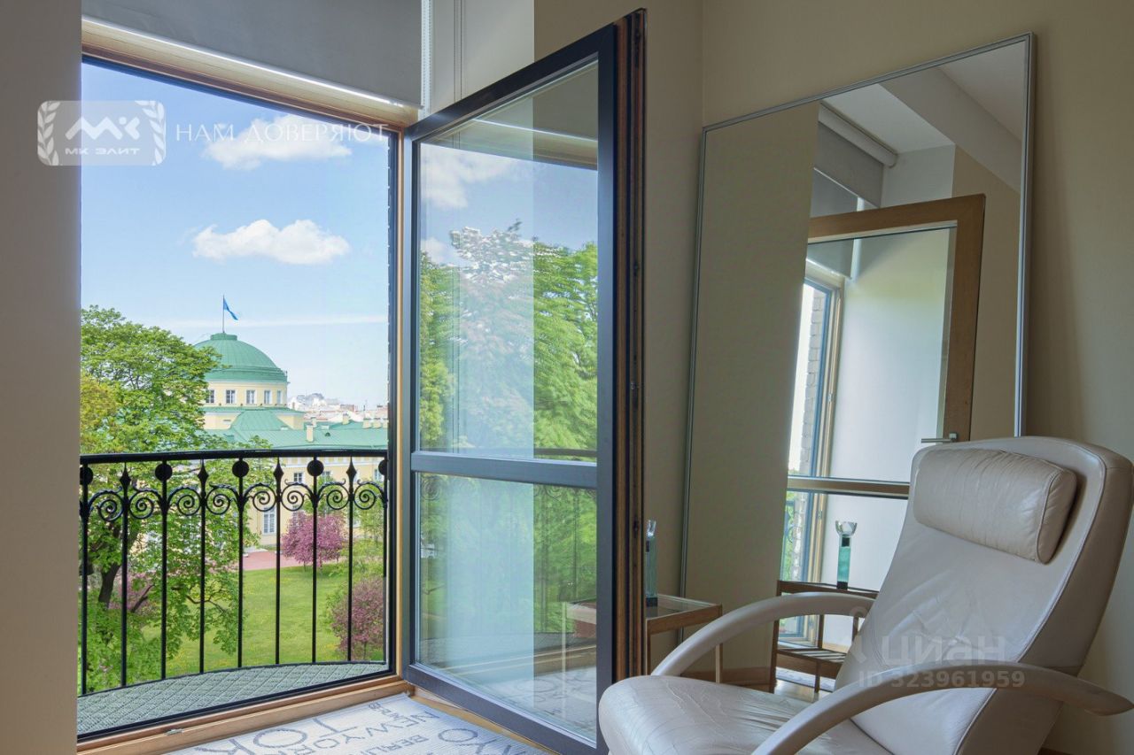 Продажа 4-комн квартиры на вторичном рынке Таврическая улица, 37