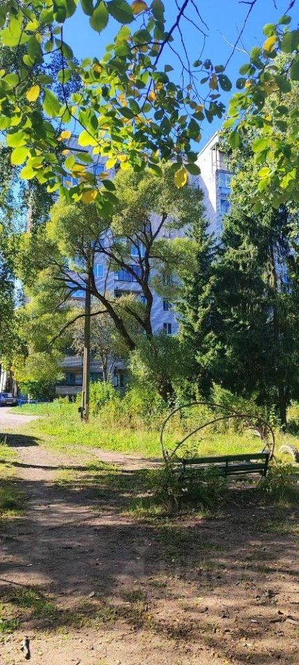 Продажа 2-комн квартиры на вторичном рынке пос. При железнодорожной станции Приветнинское, улица Военных Строителей, 9