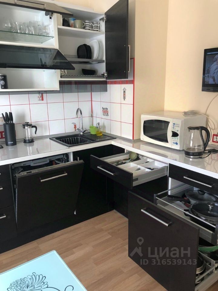 Аренда 1-комн квартиры на вторичном рынке проспект Кузнецова, 11к1