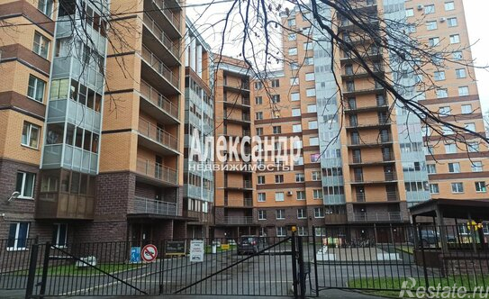 Продажа 3-комн квартиры на вторичном рынке улица Седова,  д. 42 к2