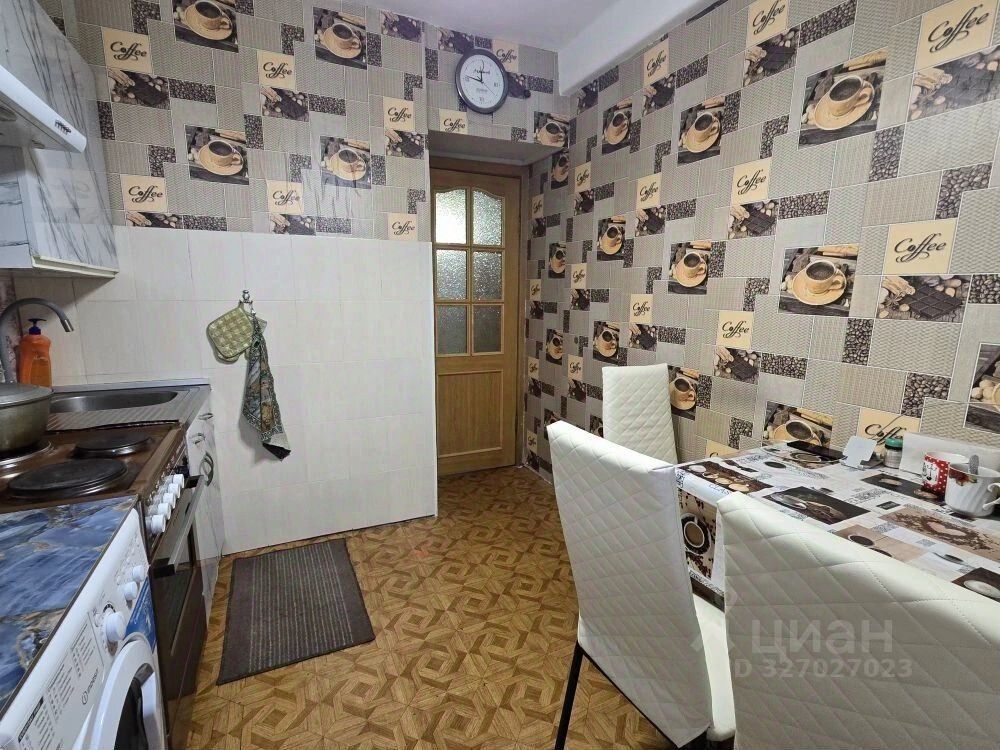 Продажа 2-комн квартиры на вторичном рынке Звездная улица,  д. 9К1