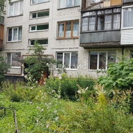 Продажа 2-комн квартиры на вторичном рынке Белградская улица,  д. 28 к4