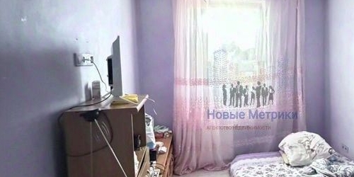 4-комн квартира улица Матроса Железняка, 57