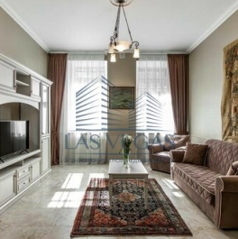 Аренда 4-комн квартиры на вторичном рынке Греческий пр-кт,  д. 12