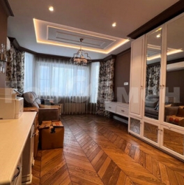 Продажа 4-комн квартиры на вторичном рынке улица Генерала Белобородова,  д. 19