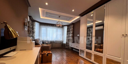 4-комн квартира улица Генерала Белобородова,  д. 19