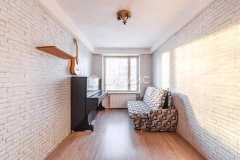 Продажа 2-комн квартиры на вторичном рынке Поэтический б-р.,  д. 21/10