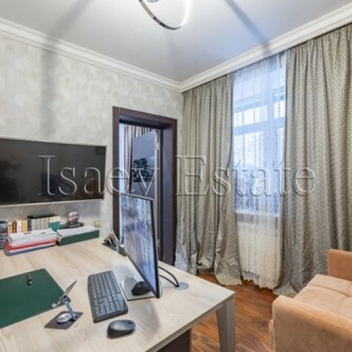 4-комн квартира Луков пер,  д. 8