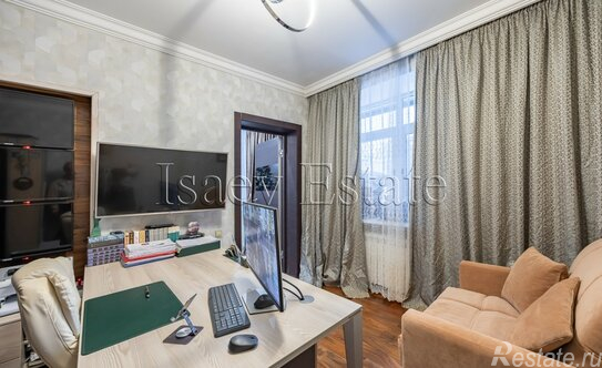 Продажа 4-комн квартиры на вторичном рынке Луков пер,  д. 8