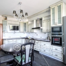 Продажа 3-комн квартиры на вторичном рынке улица Матроса Железняка,  д. 57