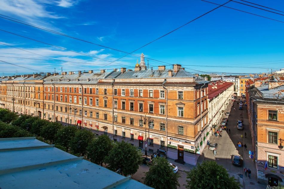 Продажа 4-комн квартиры на вторичном рынке Большая Конюшенная ул,  д. 13