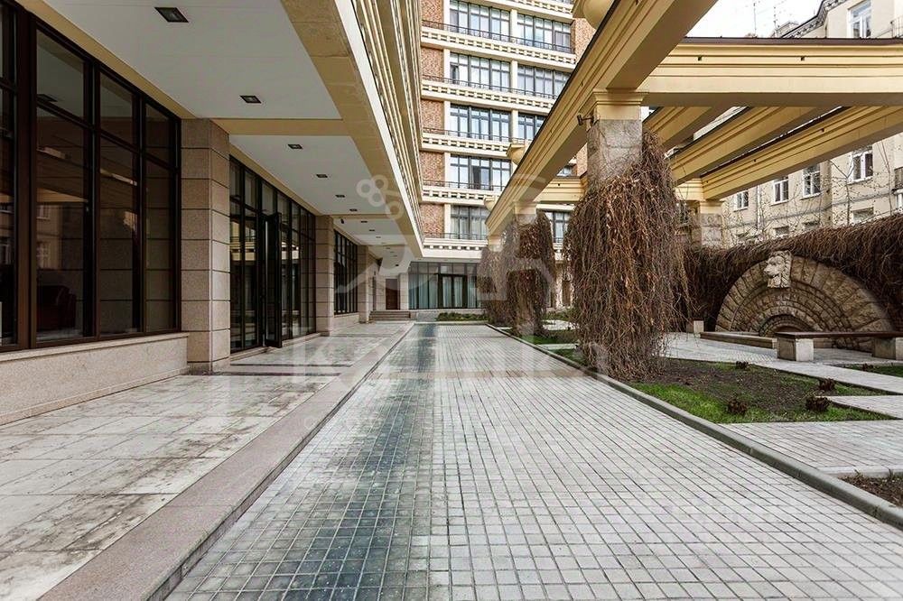 Продажа 4-комн квартиры на вторичном рынке Большой Левшинский переулок, 11