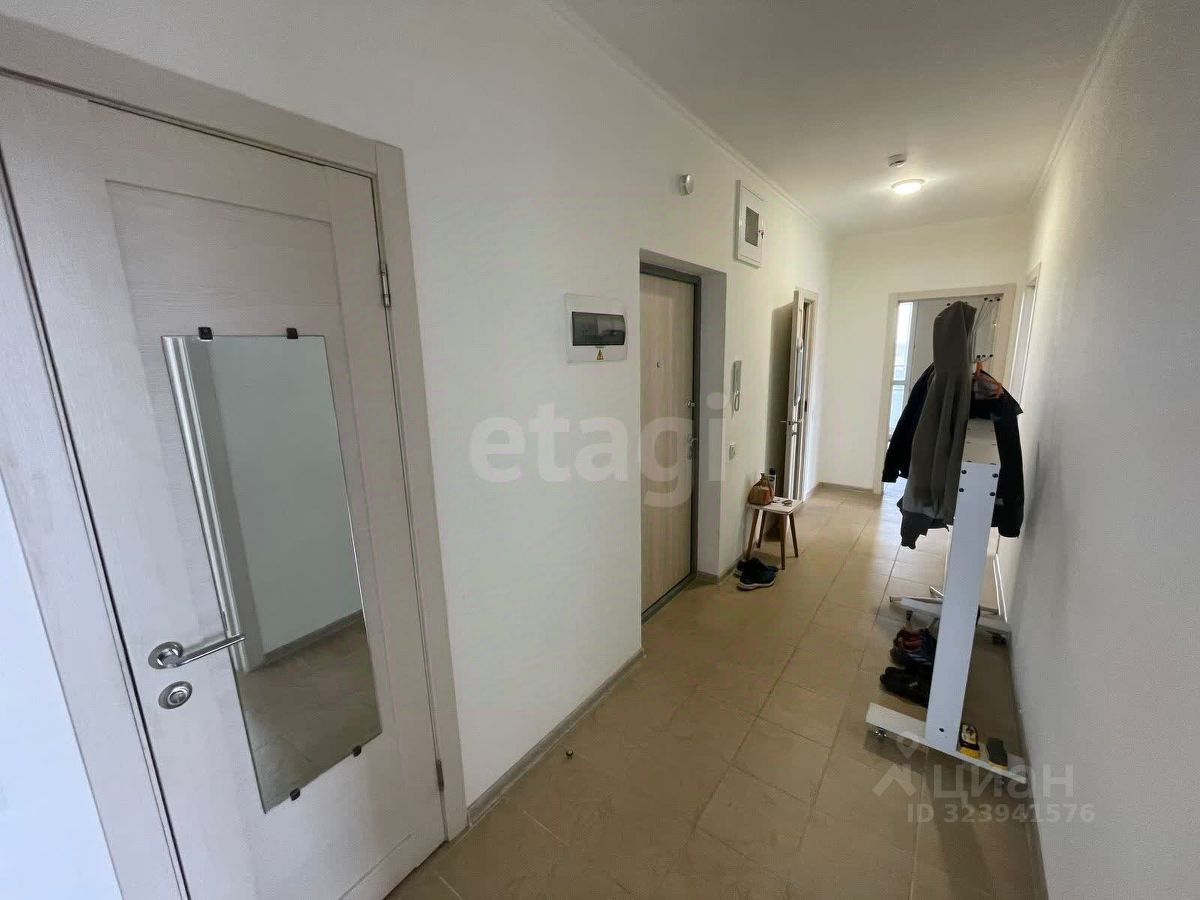 Продажа 3-комн квартиры на вторичном рынке улица Черное Озеро, 4