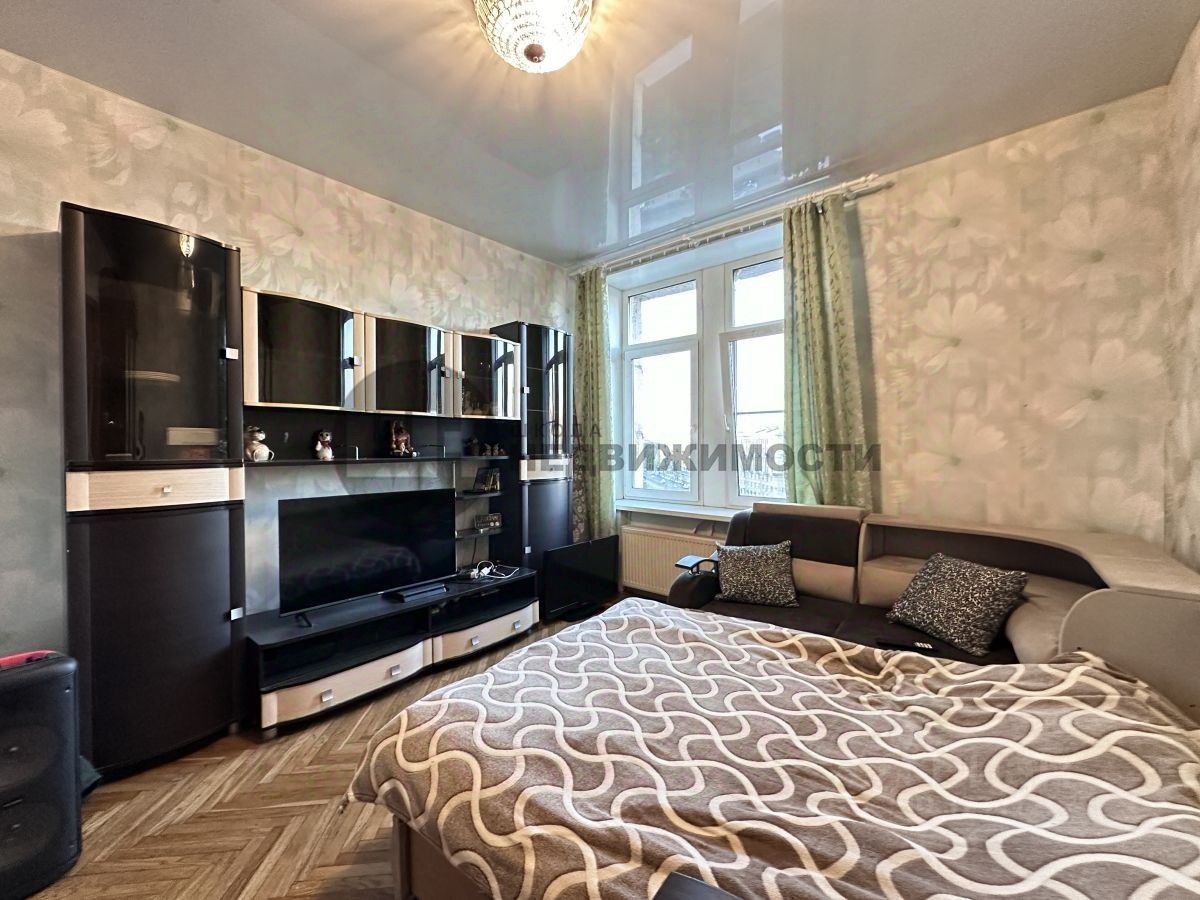 Продажа 3-комн квартиры на вторичном рынке Заневский проспект, 17