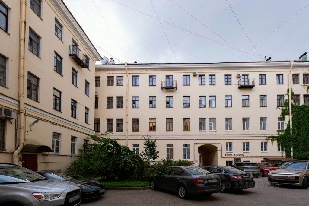 Продажа 2-комн квартиры на вторичном рынке Большая Конюшенная улица, 5