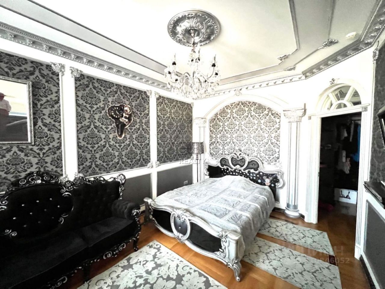 Продажа 4-комн квартиры на вторичном рынке Ленинский проспект, 111к1
