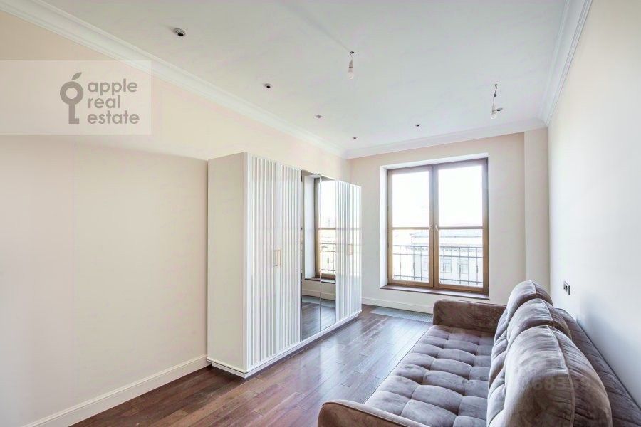 Продажа 4-комн квартиры на вторичном рынке Наставнический переулок, 3