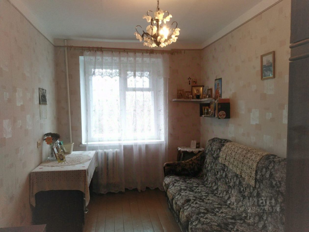 Продажа 3-комн квартиры на вторичном рынке Луга, улица Победы, 3