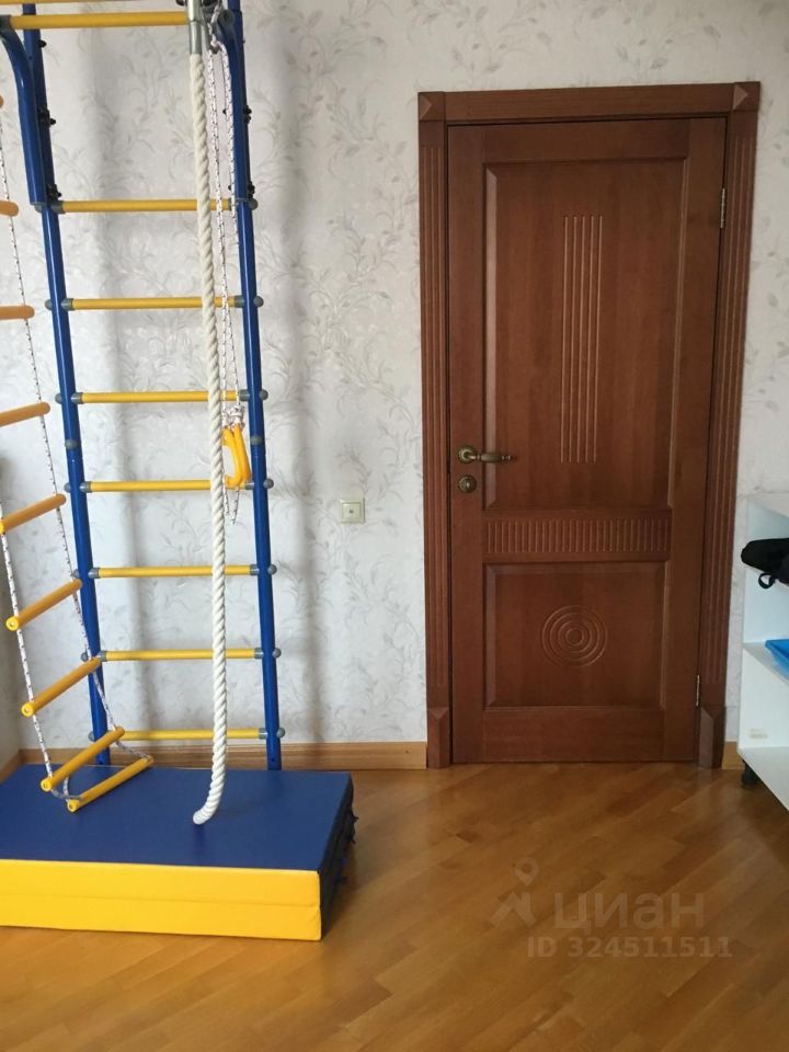 Продажа 3-комн квартиры на вторичном рынке Апрелевка, улица Горького, 25