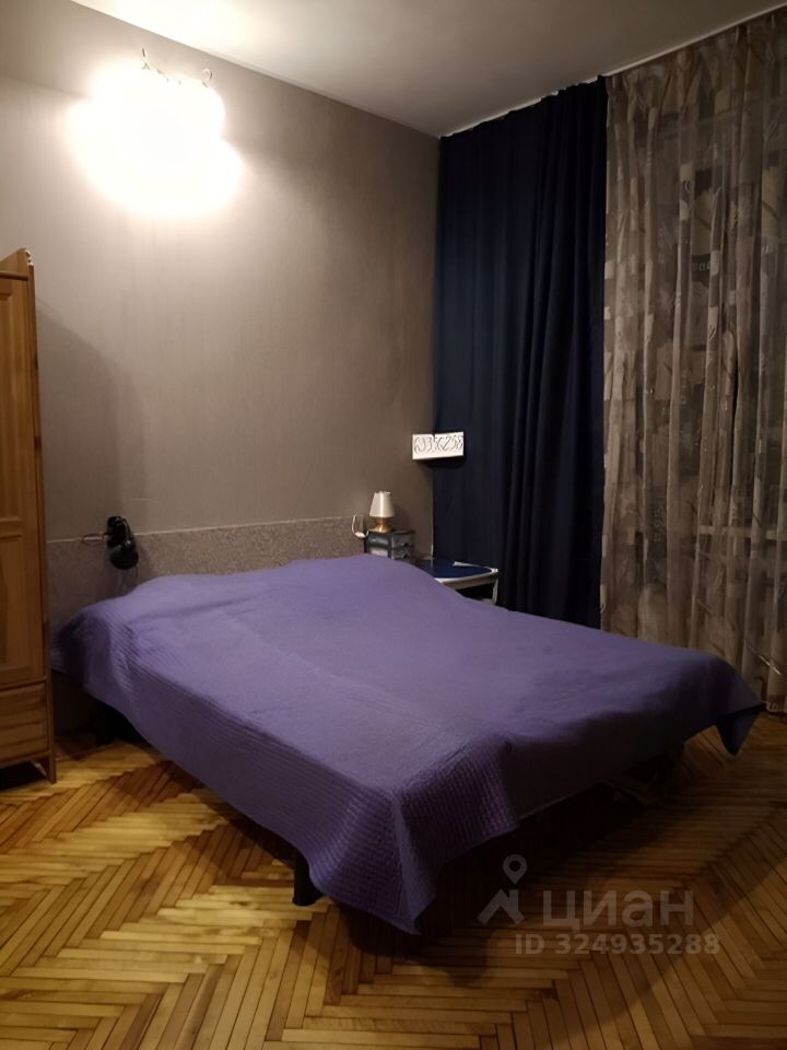 Продажа 3-комн квартиры на вторичном рынке проспект Стачек, 92