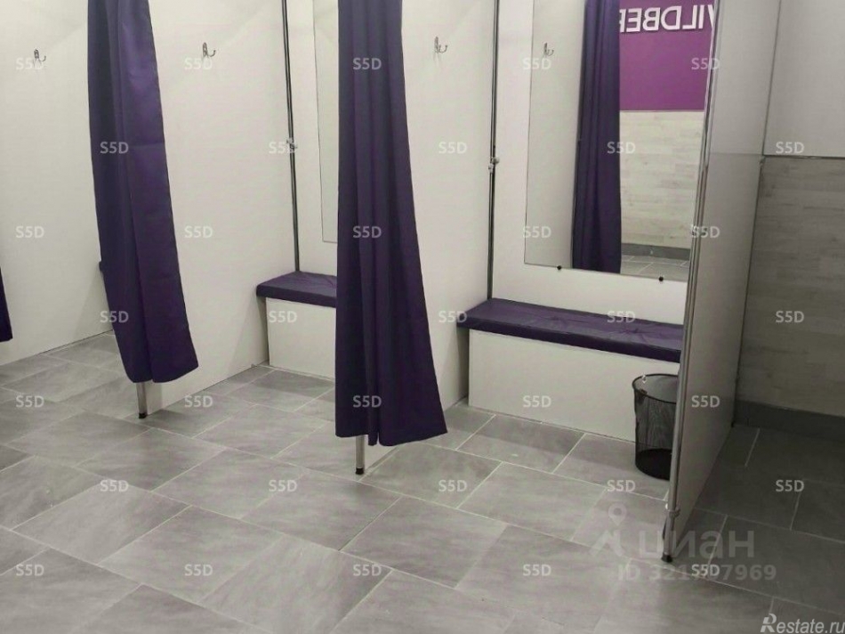 Продажа торгового помещения пр-кт Защитников Москвы,  д. 5