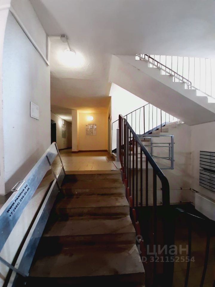 Продажа 2-комн квартиры на вторичном рынке Имени Свердлова пгт, проезд Западный, 11Ак2