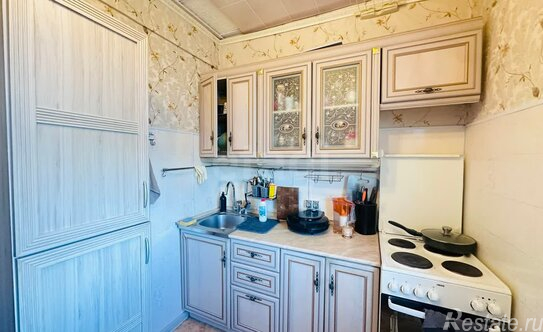 Продажа 3-комн квартиры на вторичном рынке Череповецкая улица,  д. 4