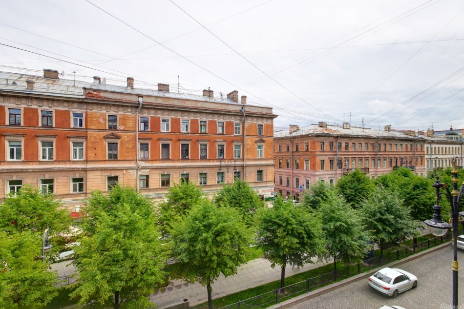 Продажа 3-комн квартиры на вторичном рынке Большая Конюшенная ул,  д. 13