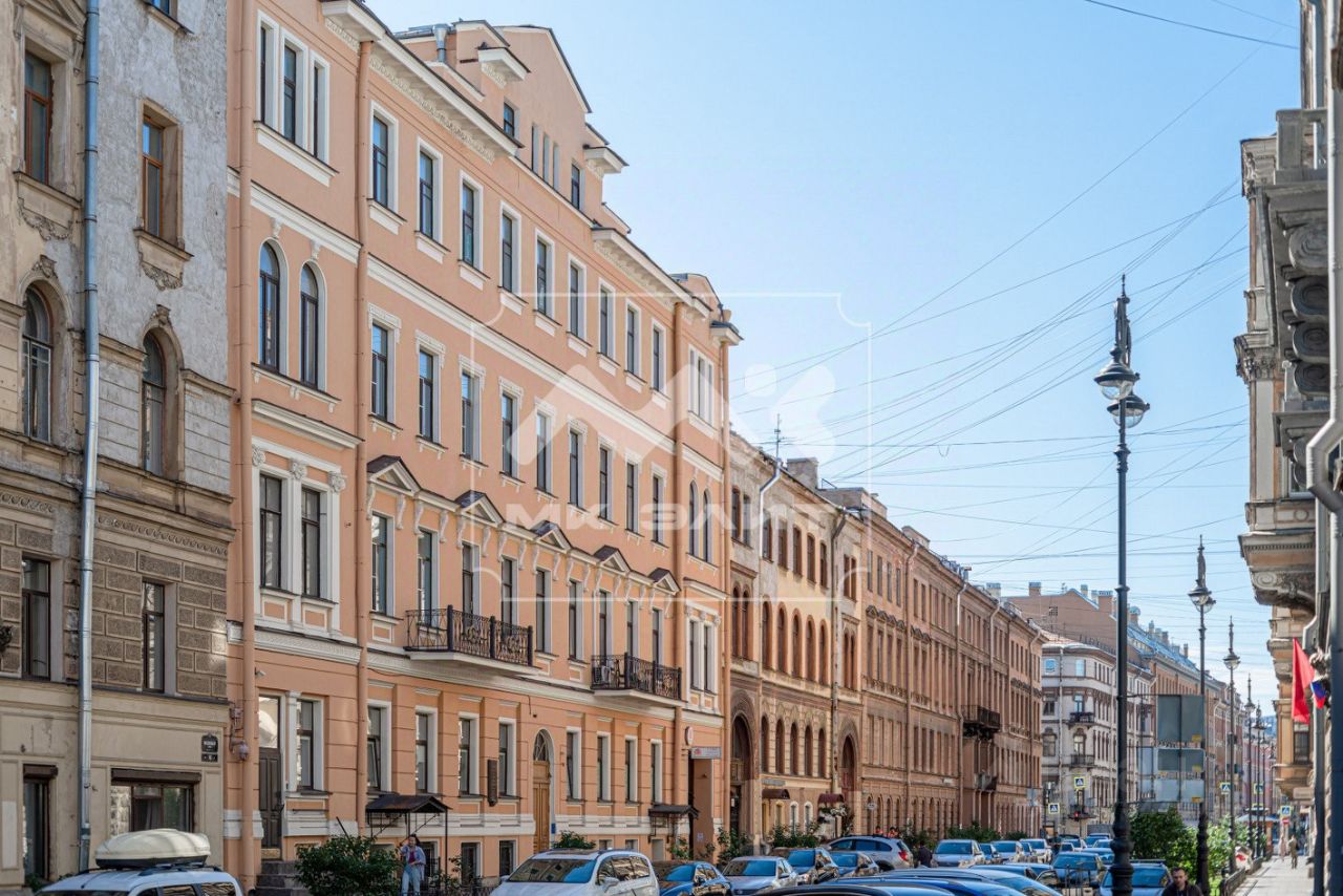 Продажа 5-комн квартиры на вторичном рынке Моховая улица, 18