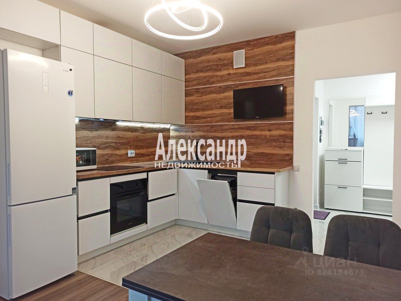 Продажа 2-комн квартиры на вторичном рынке пос. Бугры, аллея Ньютона, 2