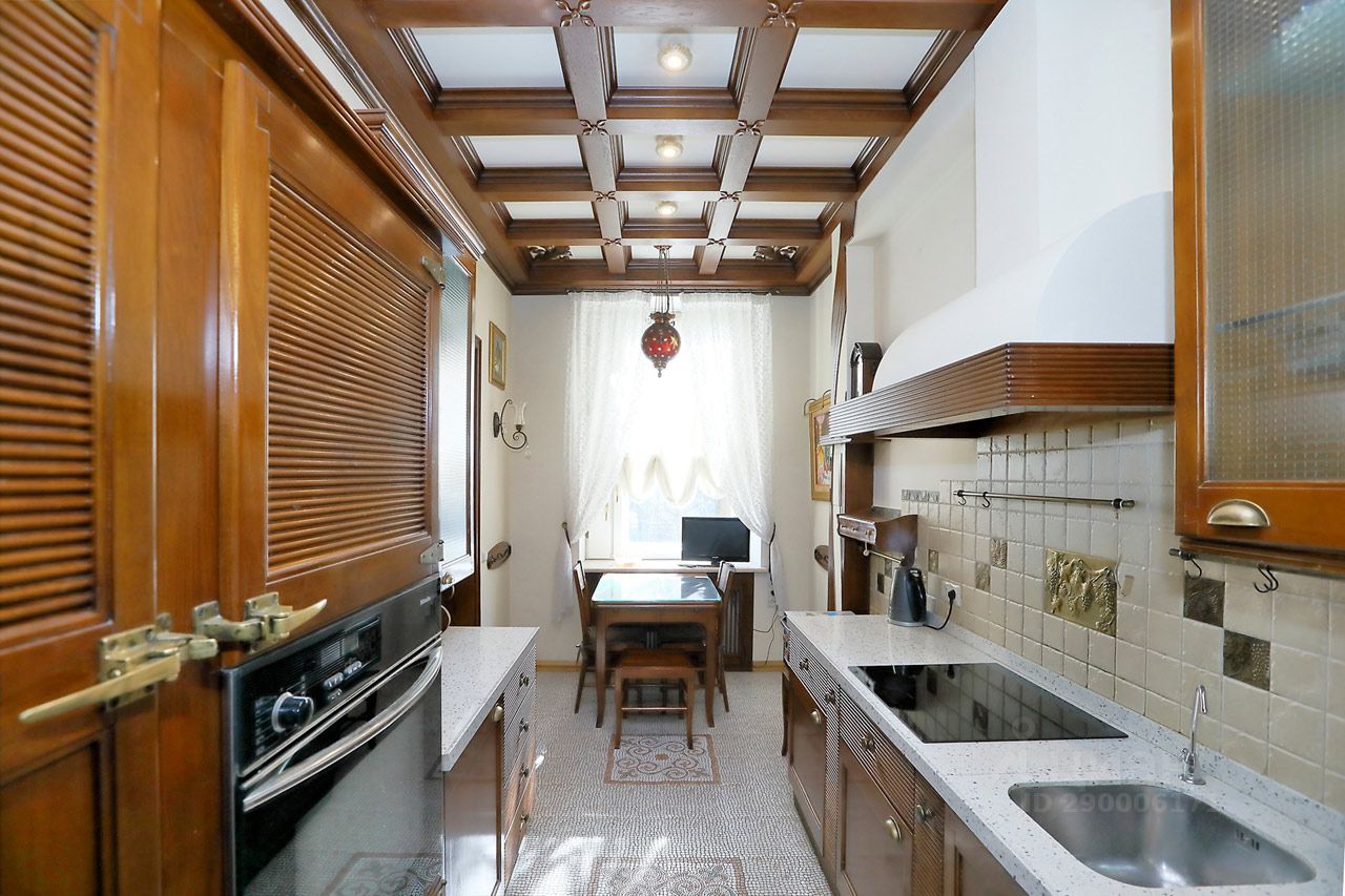 Аренда 3-комн квартиры на вторичном рынке улица Спиридоновка, 15