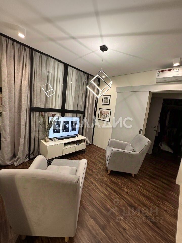 Продажа 2-комн квартиры на вторичном рынке Осенний бульвар, 6