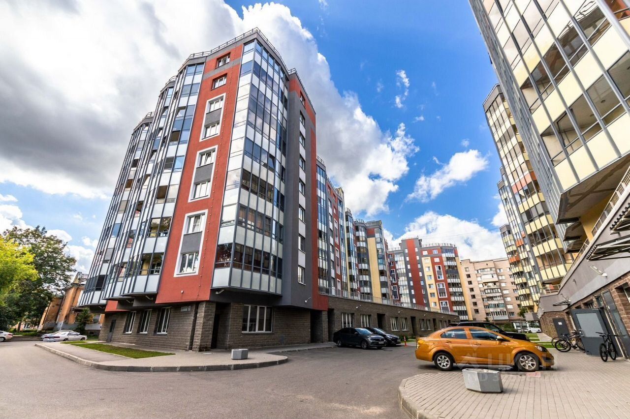 Продажа 2-комн квартиры на вторичном рынке Большеохтинский проспект, 15К2