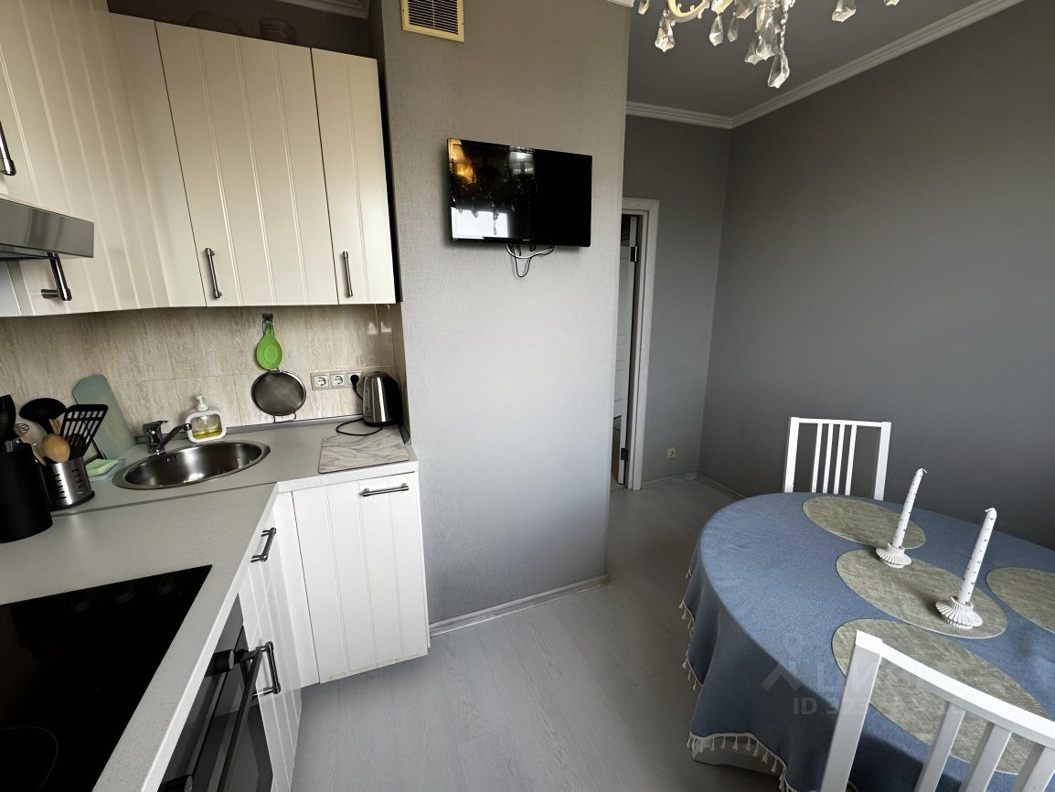 Аренда 1-комн квартиры на вторичном рынке Осенний бульвар, 8К1