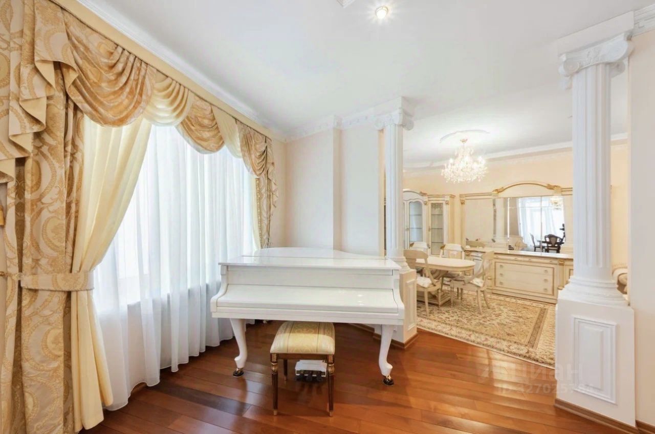 Продажа 3-комн квартиры на вторичном рынке Мосфильмовская улица, 70к2