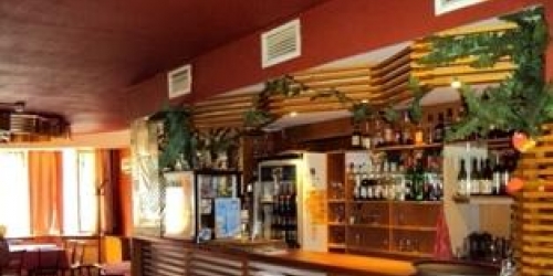 Торговое помещение угол между Школьная ул, Пушкин г и Алексея Толстого б-р, Пушкин г,  д. 39/33