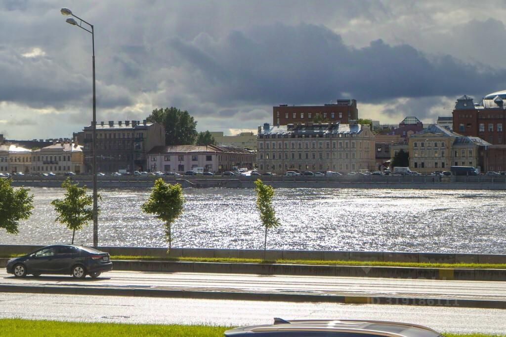 Продажа комнаты Малоохтинский проспект, 10