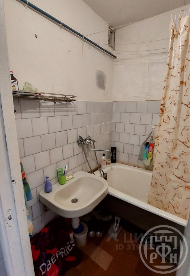 Продажа 2-комн квартиры на вторичном рынке пос. Первомайское, улица Ленина, 38