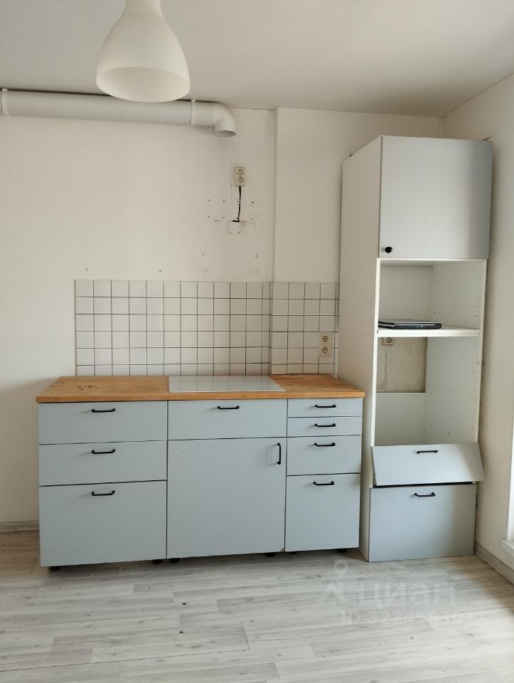 Продажа 2-комн квартиры на вторичном рынке пос. Шушары, Пулковское тер., улица Переведенская, 6Б