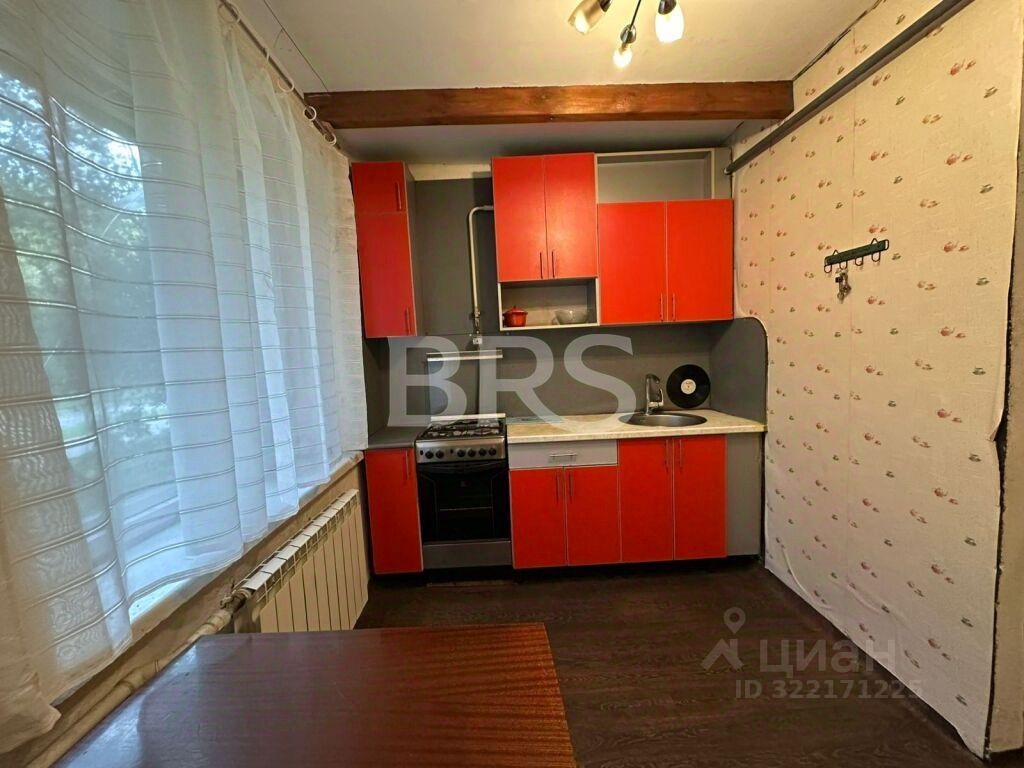 Продажа 4-комн квартиры на вторичном рынке Петергоф, улица Шахматова, 4к1