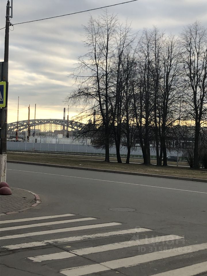 Продажа 4-комн квартиры на вторичном рынке Большеохтинский проспект, 5/10к1