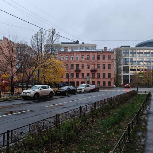 3-комн квартира Моисеенко ул., 16